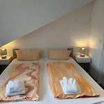 Gaestehaus Elzblick 3* רוסט
