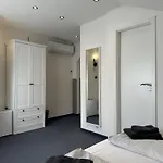 Gaestehaus Elzblick 3* רוסט