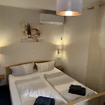 לינה וארוחת בוקר Gaestehaus Elzblick