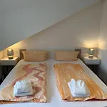 לינה וארוחת בוקר Gaestehaus Elzblick 3*
