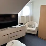 Gaestehaus Elzblick Bed & Breakfast 3*