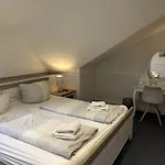 לינה וארוחת בוקר Gaestehaus Elzblick