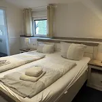 Gaestehaus Elzblick לינה וארוחת בוקר רוסט