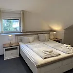 לינה וארוחת בוקר Gaestehaus Elzblick 3*