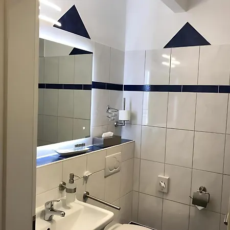 Gaestehaus Elzblick Bed & Breakfast 3*