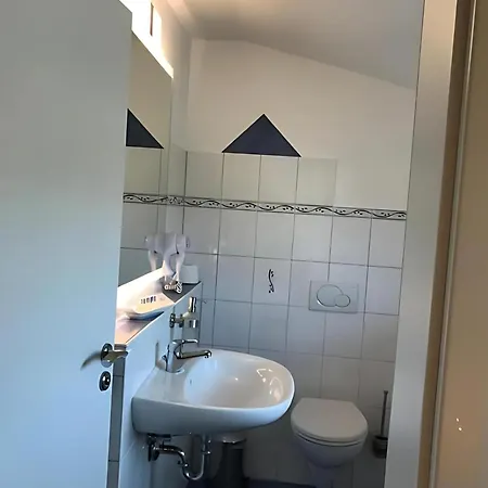 Gaestehaus Elzblick Bed & Breakfast 3*