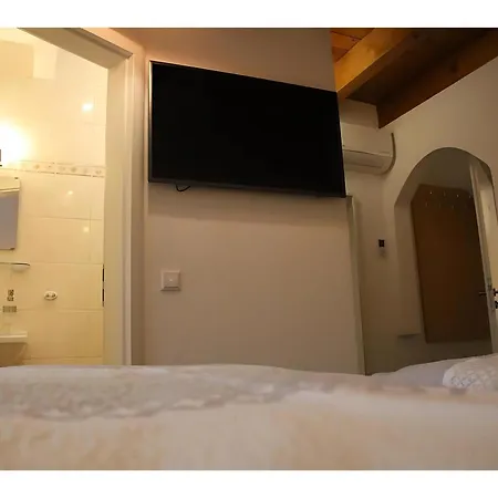 Gaestehaus Elzblick Bed & Breakfast 3*