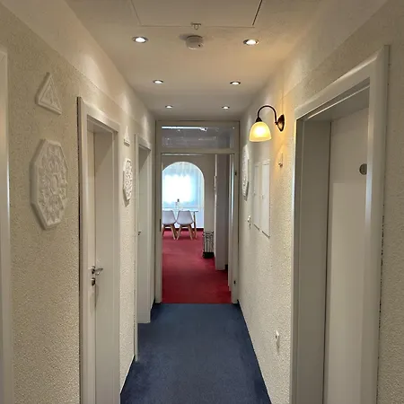 לינה וארוחת בוקר Gaestehaus Elzblick רוסט