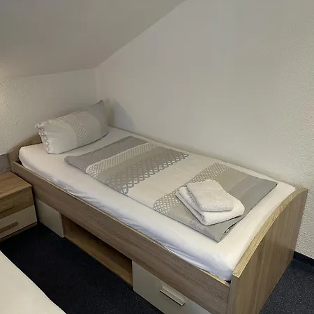 Gaestehaus Elzblick Bed & Breakfast 3*
