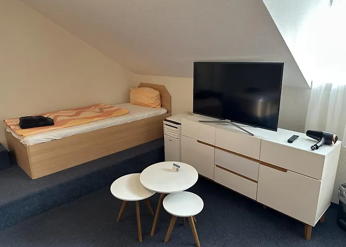 Gaestehaus Elzblick Bed & Breakfast 3*